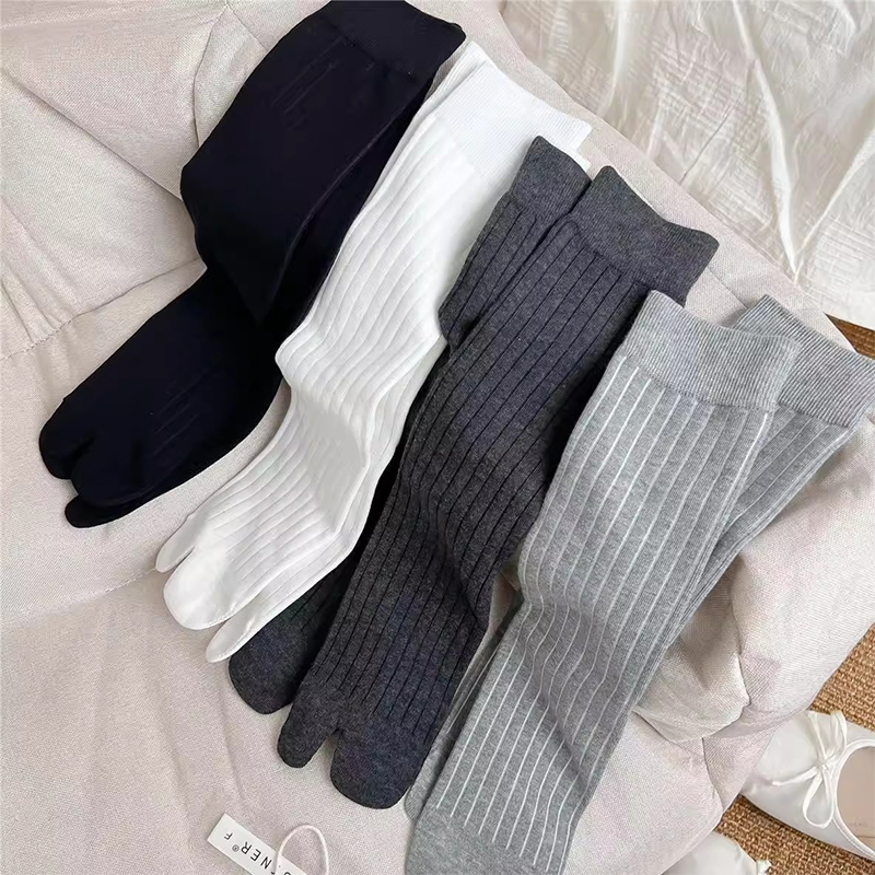 جوارب لوليتا قطنية عالية الفخذ - مراجعة Toe Sock Split وسعره